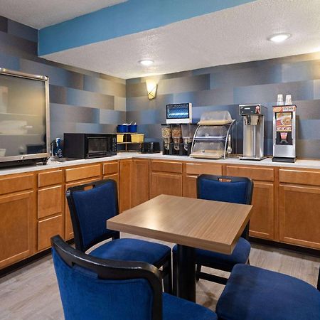 Days Inn & Suites By Wyndham Kokomo Εξωτερικό φωτογραφία