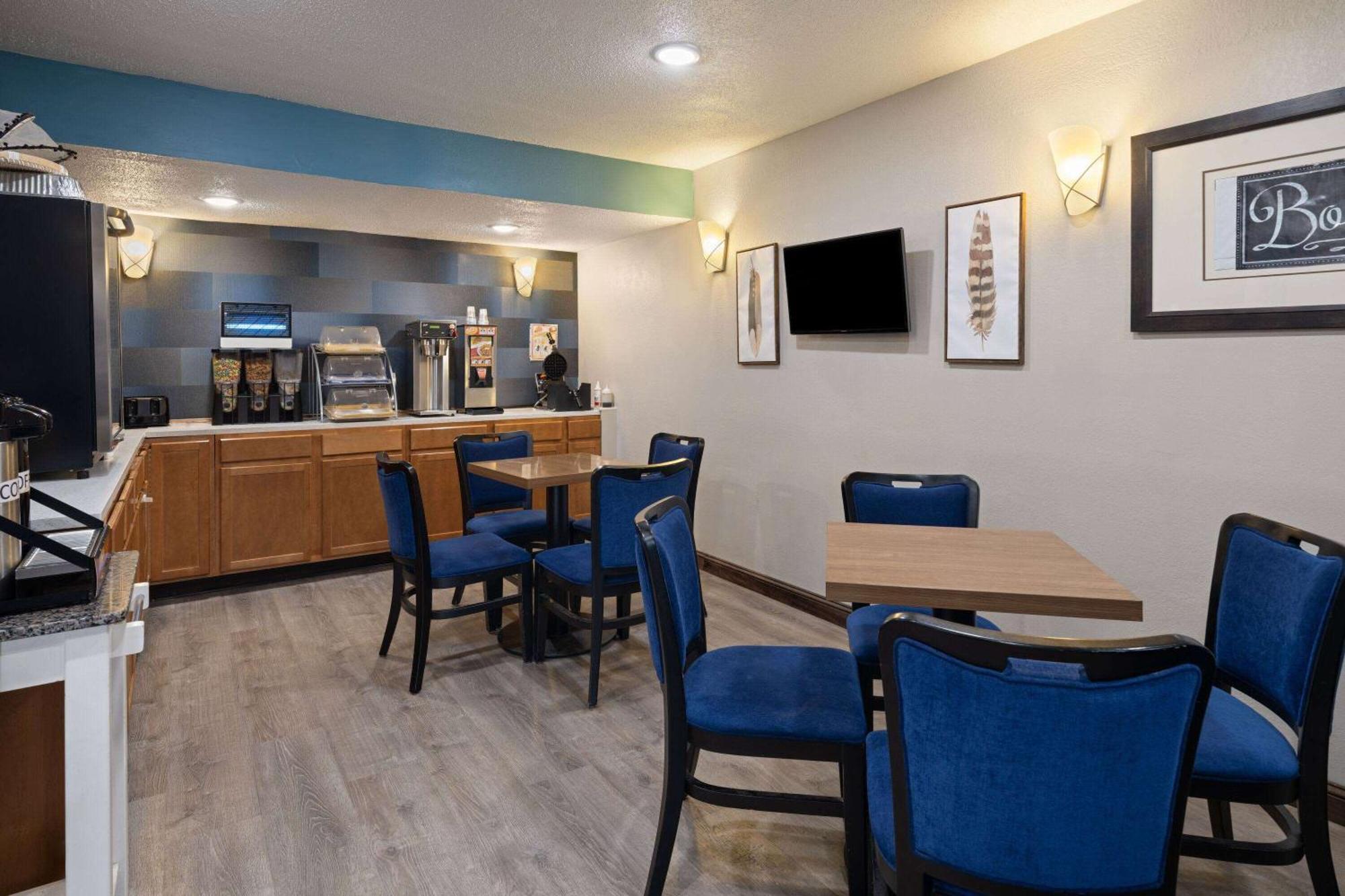Days Inn & Suites By Wyndham Kokomo Εξωτερικό φωτογραφία