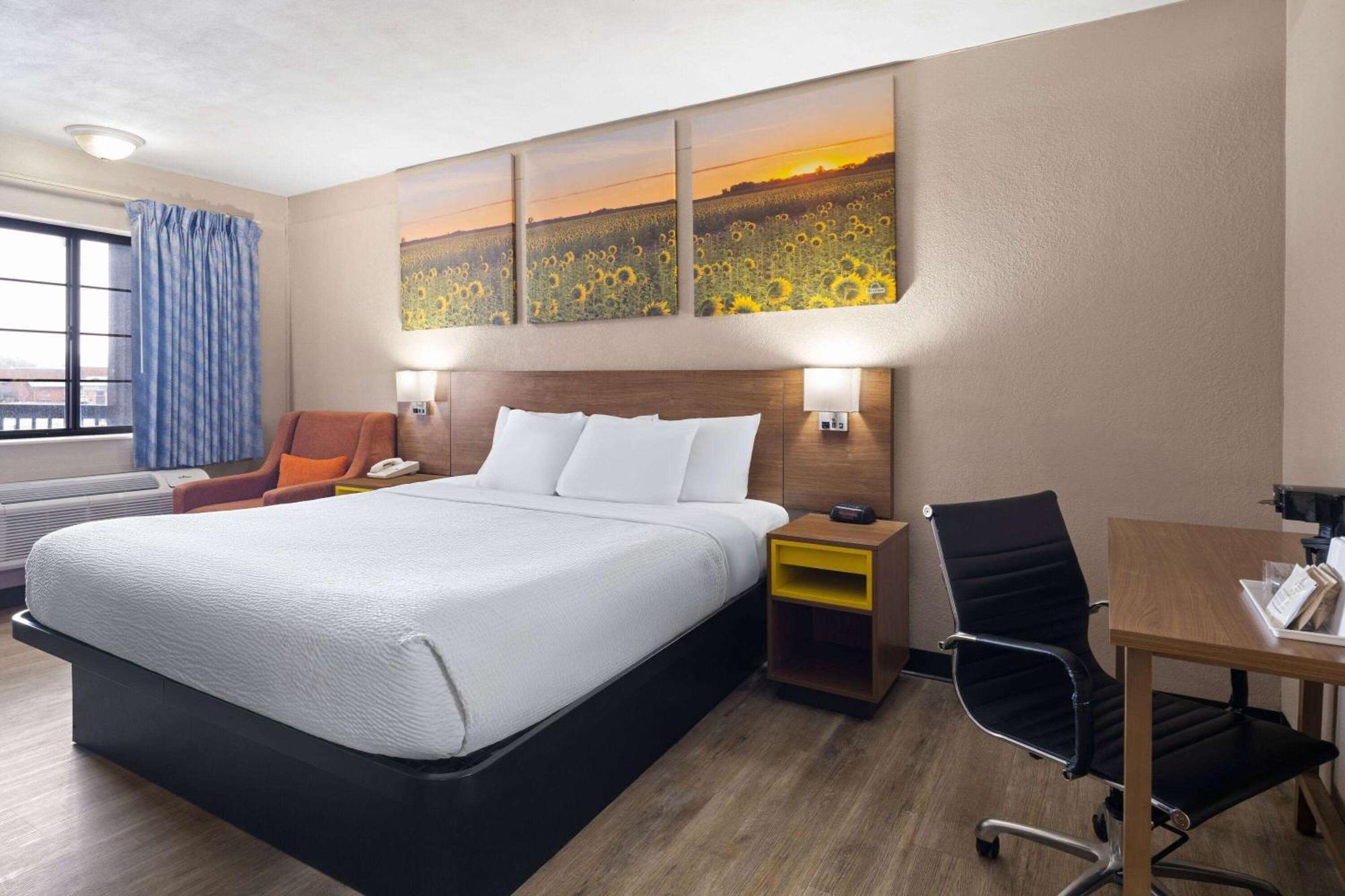 Days Inn & Suites By Wyndham Kokomo Εξωτερικό φωτογραφία
