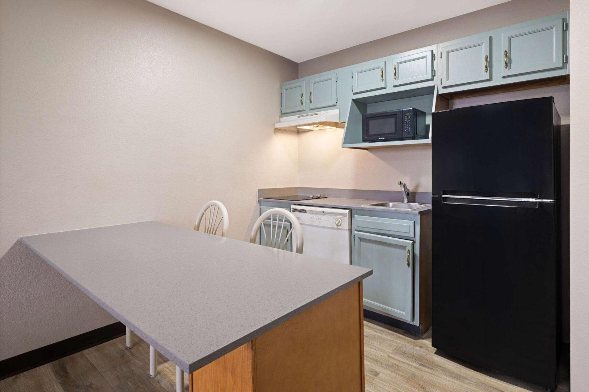 Days Inn & Suites By Wyndham Kokomo Εξωτερικό φωτογραφία