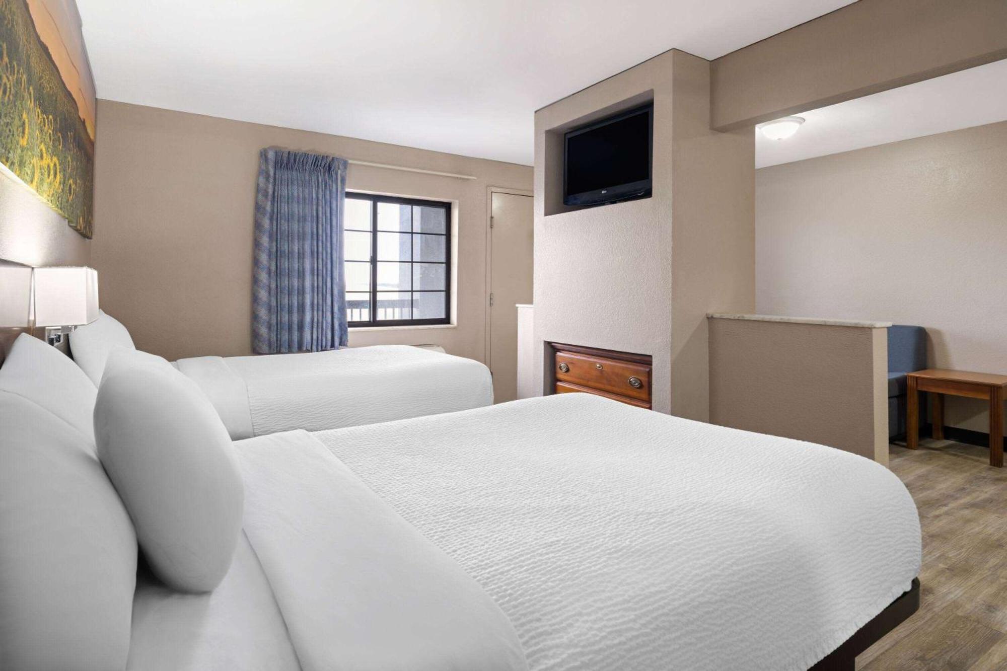 Days Inn & Suites By Wyndham Kokomo Εξωτερικό φωτογραφία