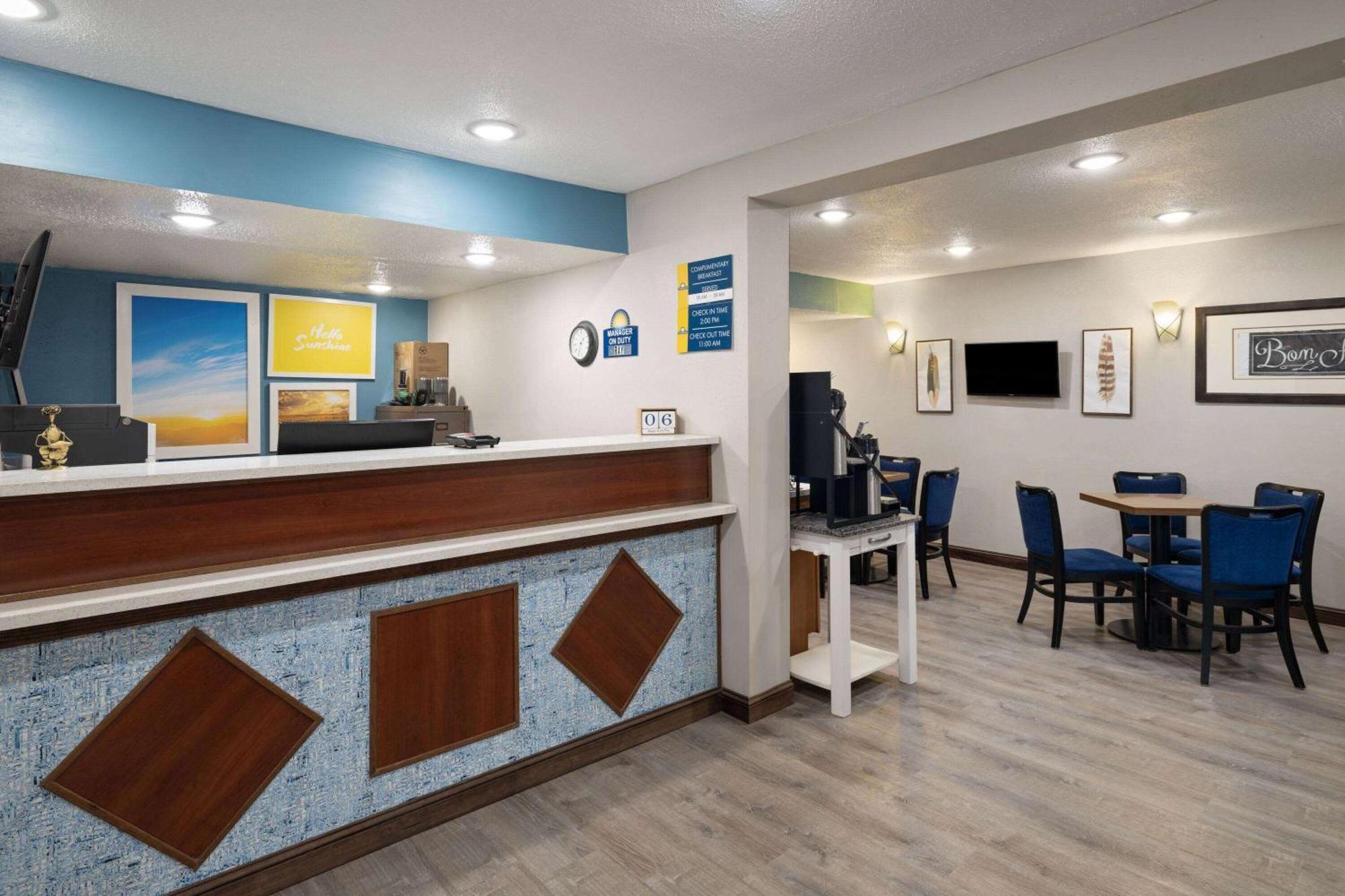 Days Inn & Suites By Wyndham Kokomo Εξωτερικό φωτογραφία