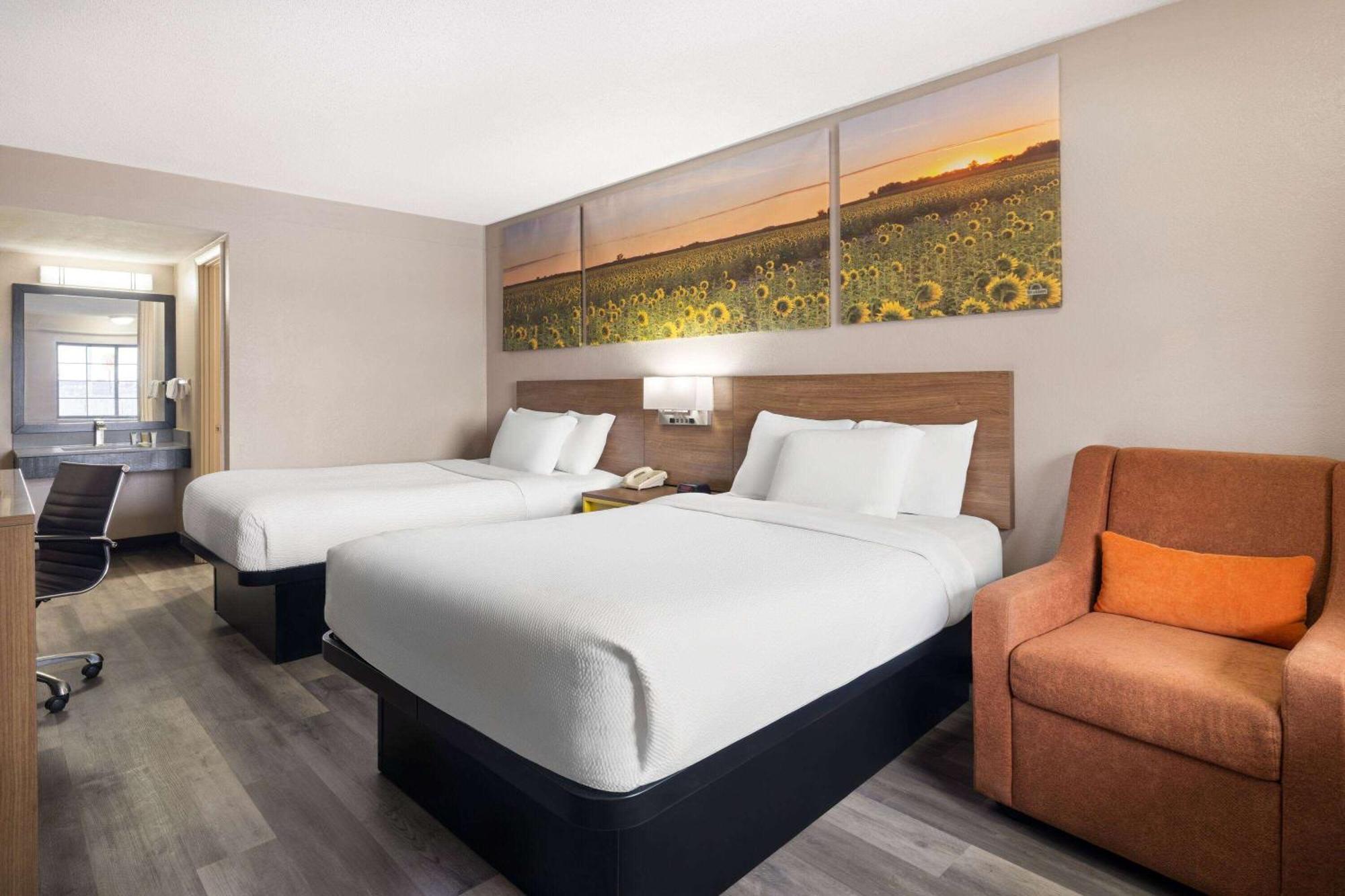 Days Inn & Suites By Wyndham Kokomo Εξωτερικό φωτογραφία